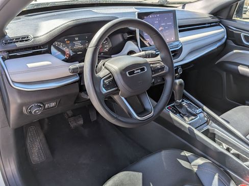 Used 2024 Jeep Compass Limited image 16