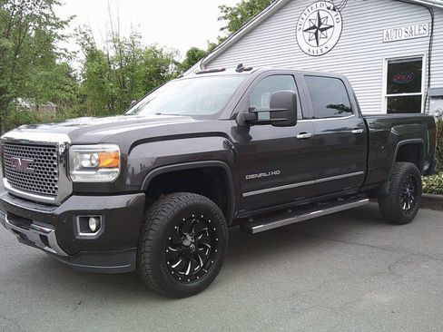 Used 2015 GMC Sierra 2500 Denali AWD/4WD image 2