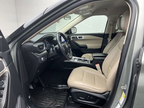 Certified 2020 Ford Explorer XLT w/ Equipment Group 202A image 3