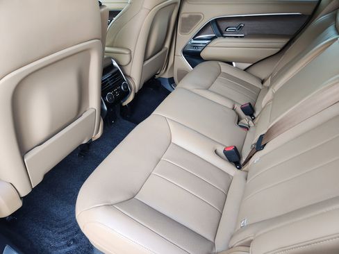 Certified 2024 Land Rover Range Rover SE image 31