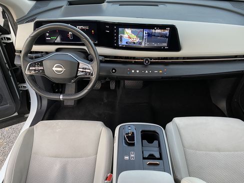 Used 2024 Nissan Ariya FWD image 21