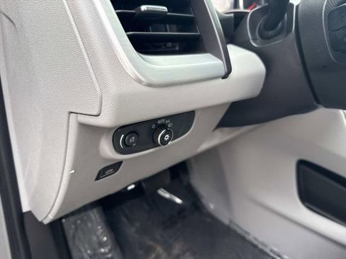 Used 2024 GMC Terrain SLE image 23