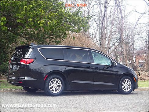 Used 2017 Chrysler Pacifica Touring image 4