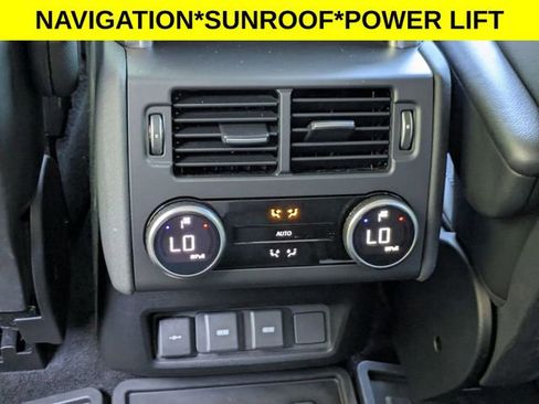 Used 2023 Land Rover Discovery S image 32