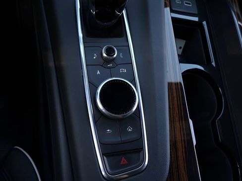 Used 2023 Cadillac Escalade Premium Luxury RWD image 27