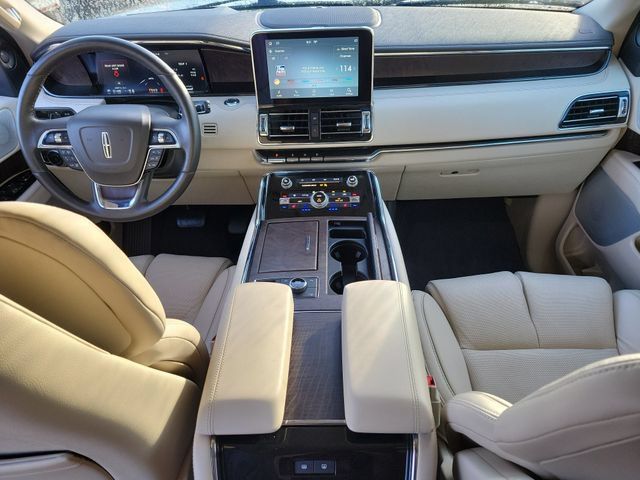 Certified 2021 Lincoln Navigator Reserve w/ Luxury Package AWD/4WD image 20