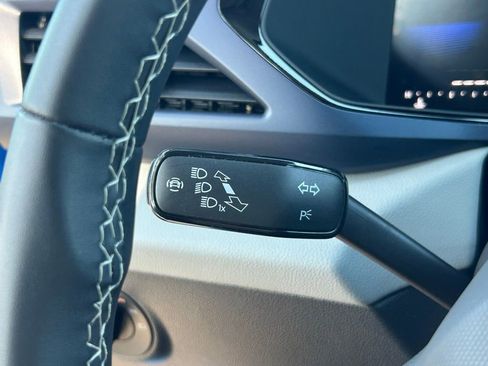 Certified 2023 Volkswagen Taos SE FWD image 26