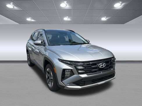 Certified 2025 Hyundai Tucson SEL AWD/4WD image 5