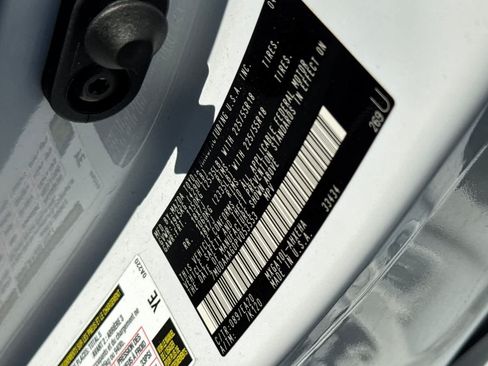 Used 2023 Toyota Corolla Cross XLE w/ Convenience Package FWD image 33