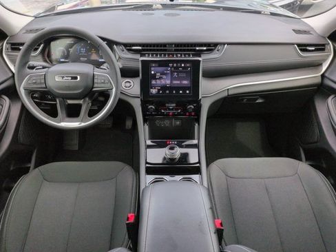 Used 2023 Jeep Grand Cherokee L Laredo RWD image 15