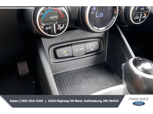 Used 2023 Hyundai Venue SEL FWD image 22
