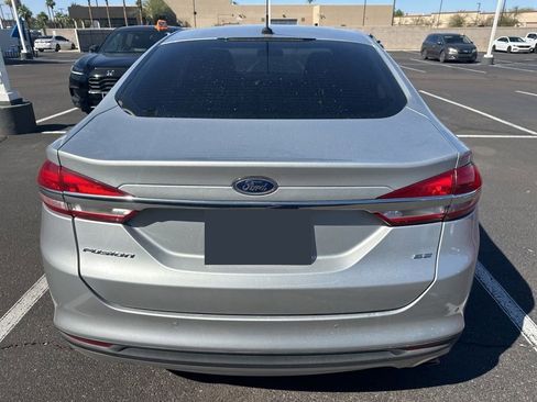 Used 2018 Ford Fusion SE w/ Fusion SE Technology Package FWD image 5