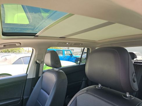 Used 2019 Volkswagen Tiguan SEL AWD/4WD image 9
