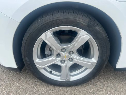 Used 2018 Chevrolet Volt LT w/ Comfort Package FWD image 16