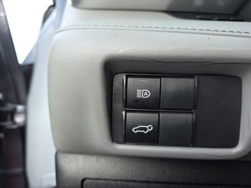 Used 2020 Toyota Highlander XLE image 17