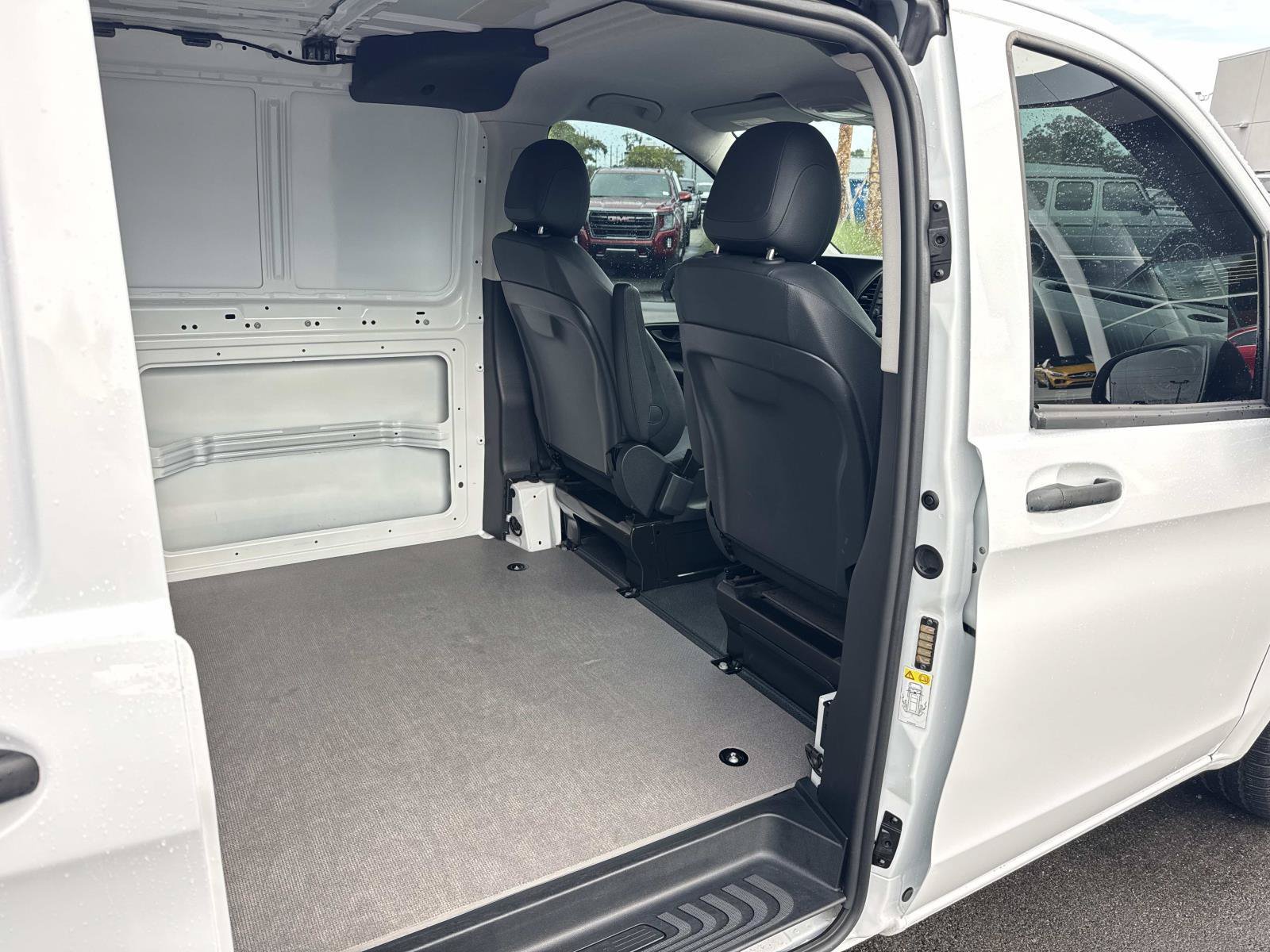 Used 2023 Mercedes-Benz Metris image 11