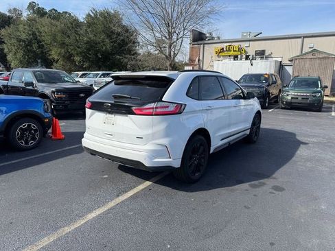 Used 2023 Ford Edge SE w/ Black Appearance Package image 8