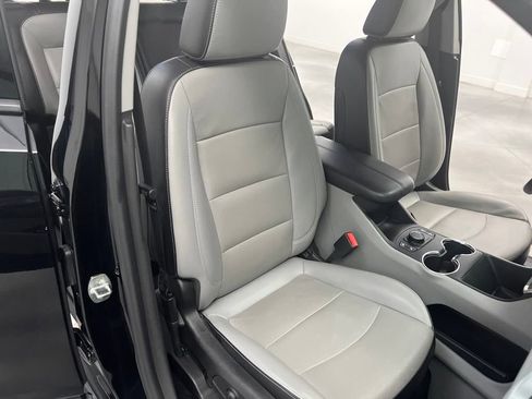 Used 2024 GMC Terrain SLT image 24