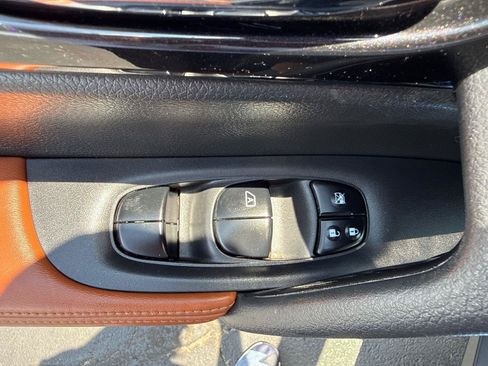 Used 2017 Nissan Rogue SL w/ SL Premium Package FWD image 11