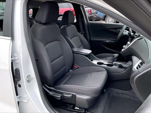 Used 2024 Chevrolet Malibu LT image 9