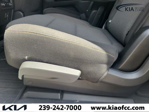 Used 2021 Chevrolet Traverse LT FWD image 13