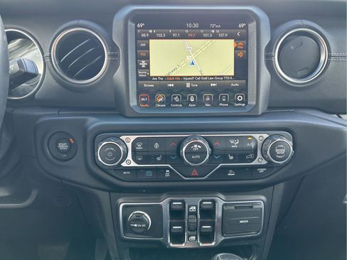 Used 2023 Jeep Wrangler Unlimited Sahara w/ Cold Weather Group image 16