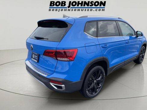 Used 2023 Volkswagen Taos SE w/ Black Wheel Package image 7