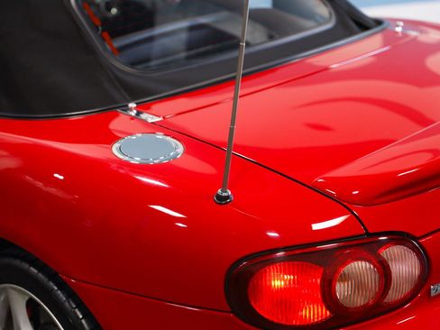 Used 2003 MAZDA MX-5 Miata LS RWD image 39