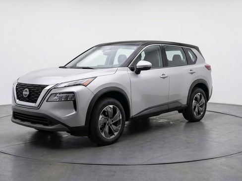 Used 2025 Nissan Rogue SV FWD image 3