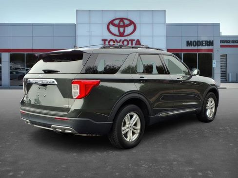 Used 2022 Ford Explorer XLT w/ Equipment Group 202A image 6