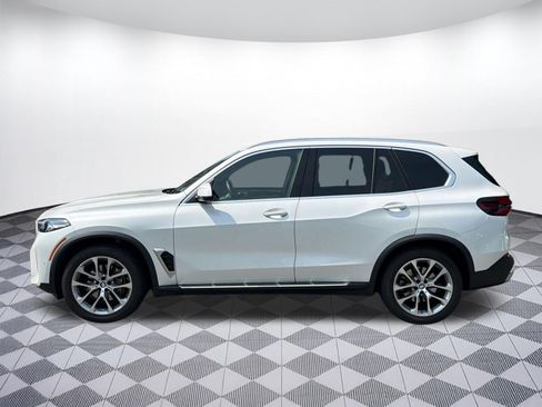 Used 2024 BMW X5 xDrive40i AWD/4WD image 2