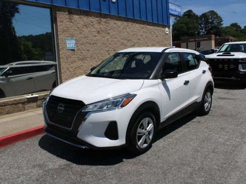 Used 2023 Nissan Kicks S FWD image 3