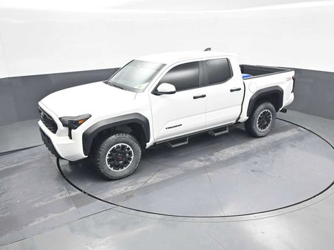 Used 2024 Toyota Tacoma TRD Off-Road w/ TRD Off Road Upgrade Package AWD/4WD image 3