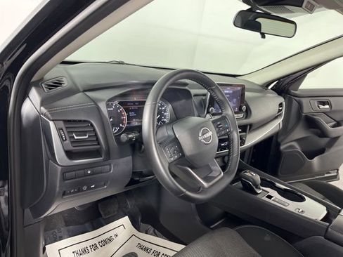 Used 2025 Nissan Rogue SV FWD image 21