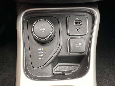 Used 2018 Jeep Compass Sport AWD/4WD image 26
