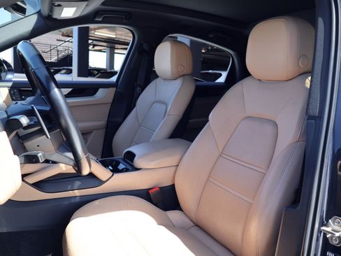 Certified 2024 Porsche Cayenne Coupe AWD/4WD image 5