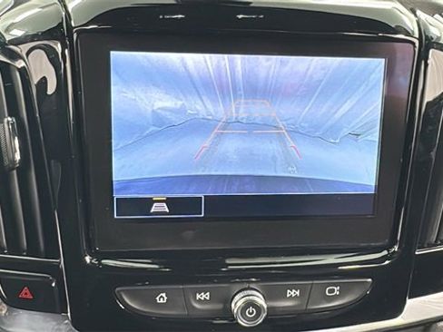 Used 2023 Chevrolet Traverse LT image 28