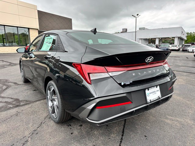 New 2025 Hyundai Elantra SEL FWD image 6