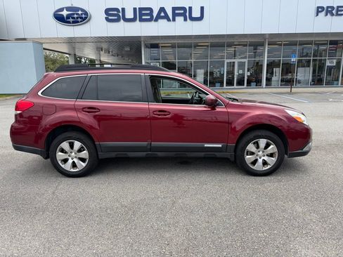 Used 2011 Subaru Outback 3.6R Limited AWD/4WD image 2