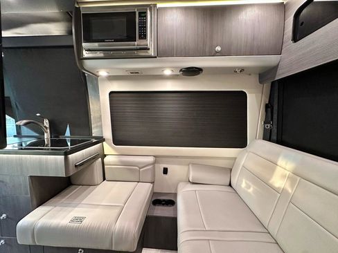 Used 2019 Mercedes-Benz Sprinter 2500 image 35