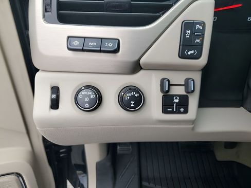 Used 2018 GMC Yukon Denali w/ Open Road Package image 34