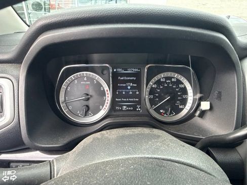Used 2017 Nissan Titan SV AWD/4WD image 16