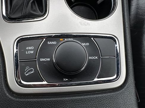 Used 2018 Jeep Grand Cherokee Limited AWD/4WD image 28