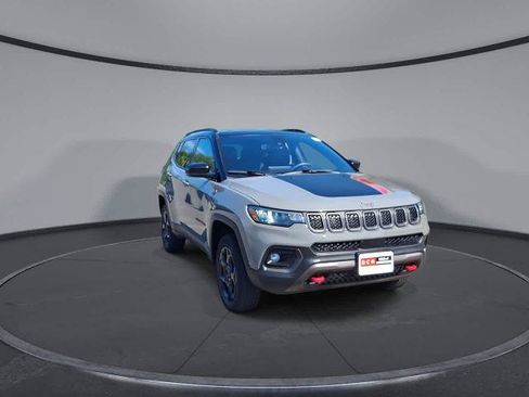 Used 2024 Jeep Compass Trailhawk AWD/4WD image 2