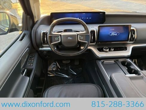 Used 2025 Ford Expedition Platinum image 22