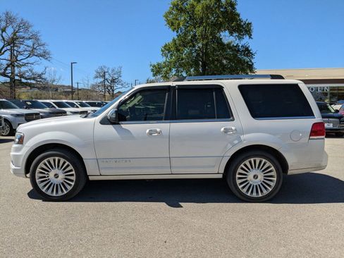 Used 2016 Lincoln Navigator Select image 6