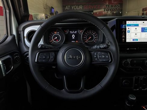 Used 2025 Jeep Wrangler Unlimited Sport AWD/4WD image 29