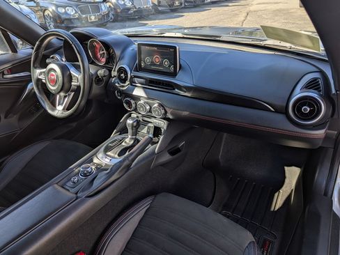 Used 2017 FIAT 124 Spider Abarth RWD image 33