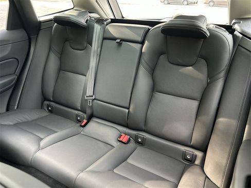 Certified 2025 Volvo XC60 T8 Plus w/ Protection Package Premier image 23