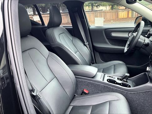 Used 2025 Volvo XC40 B5 Core w/ Protection Package Premier image 10